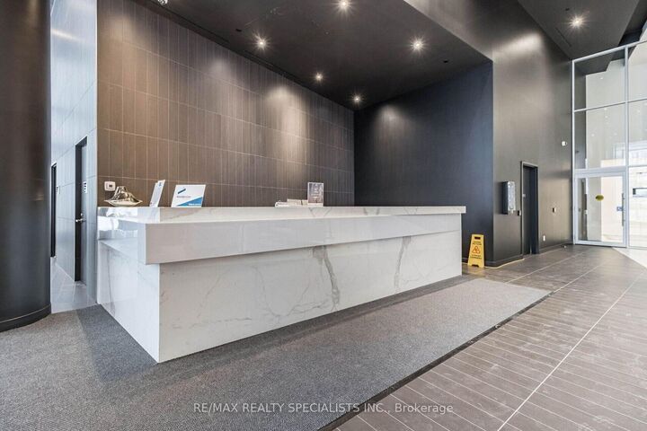Property Photo:  3900 Confederation Parkway 4902  ON L5B 0M3 
