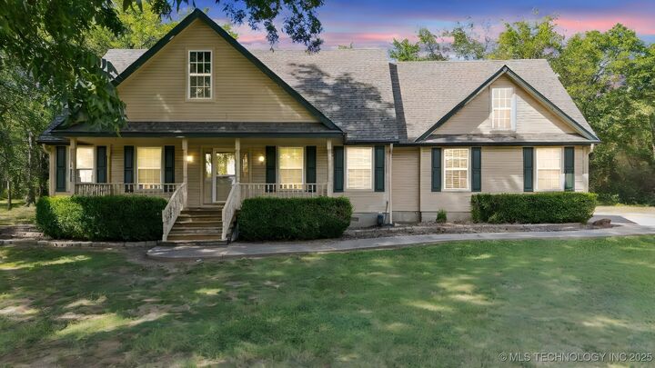 Property Photo:  32965 E 740 Road  OK 74467 