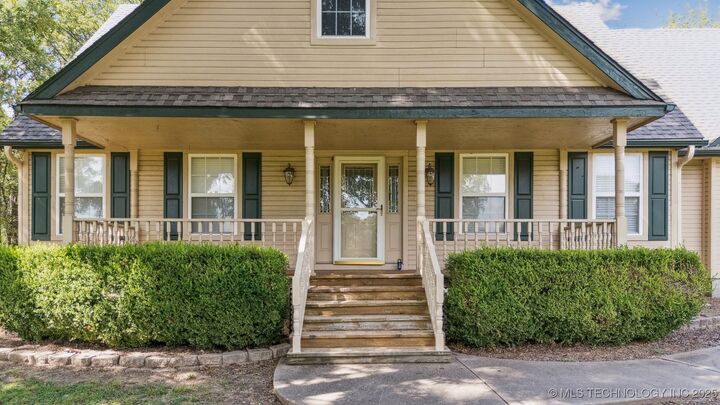 Property Photo: 32965 E 740 Road OK 74467