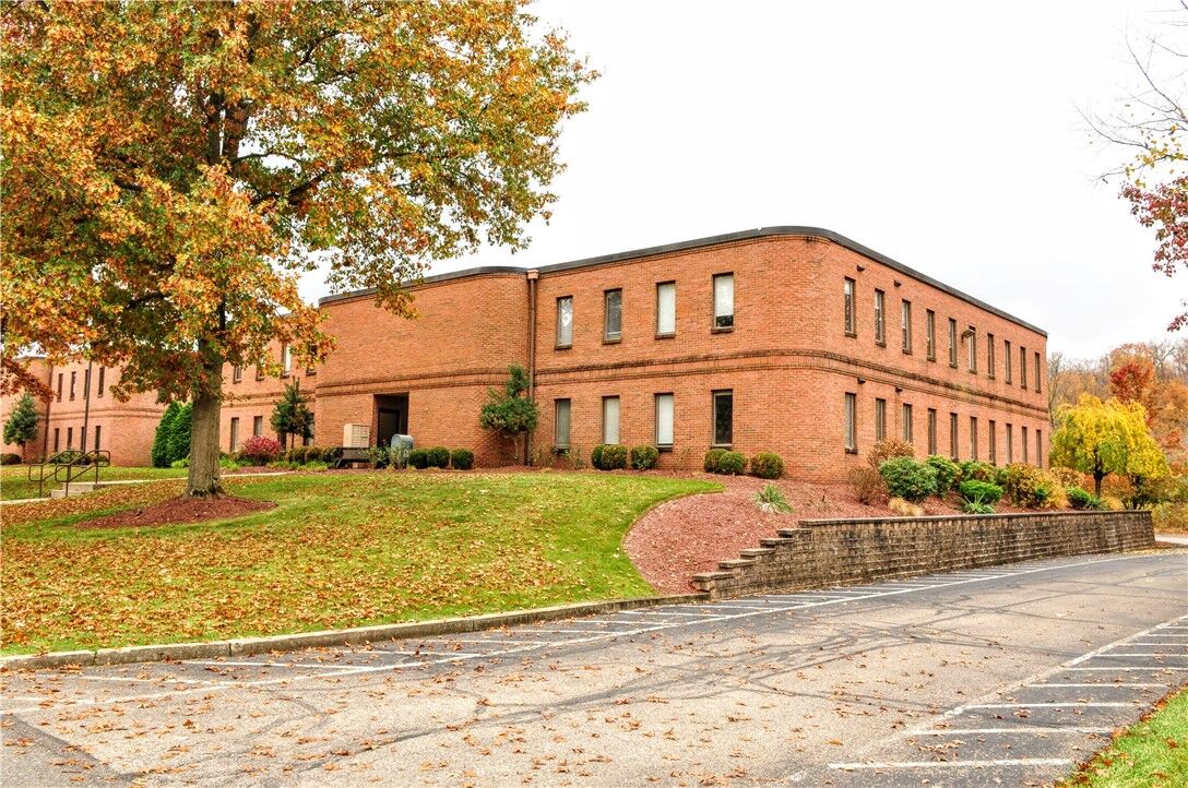 Property Photo: 2550 Boyce Plaza Rd #204 PA 15241