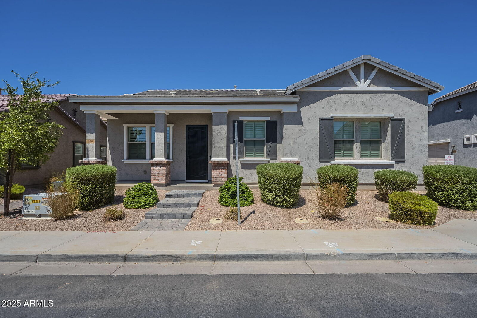 Property Photo: 238 N 56th Place AZ 85205