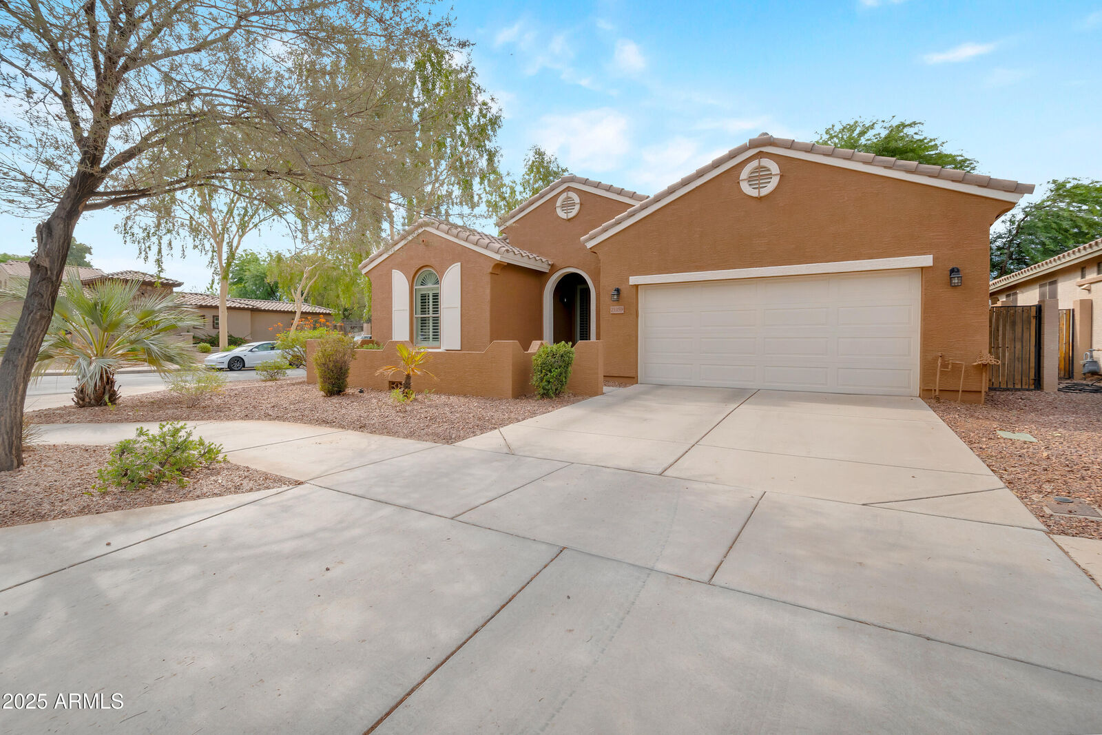Property Photo:  21059 E Munoz Street  AZ 85142 