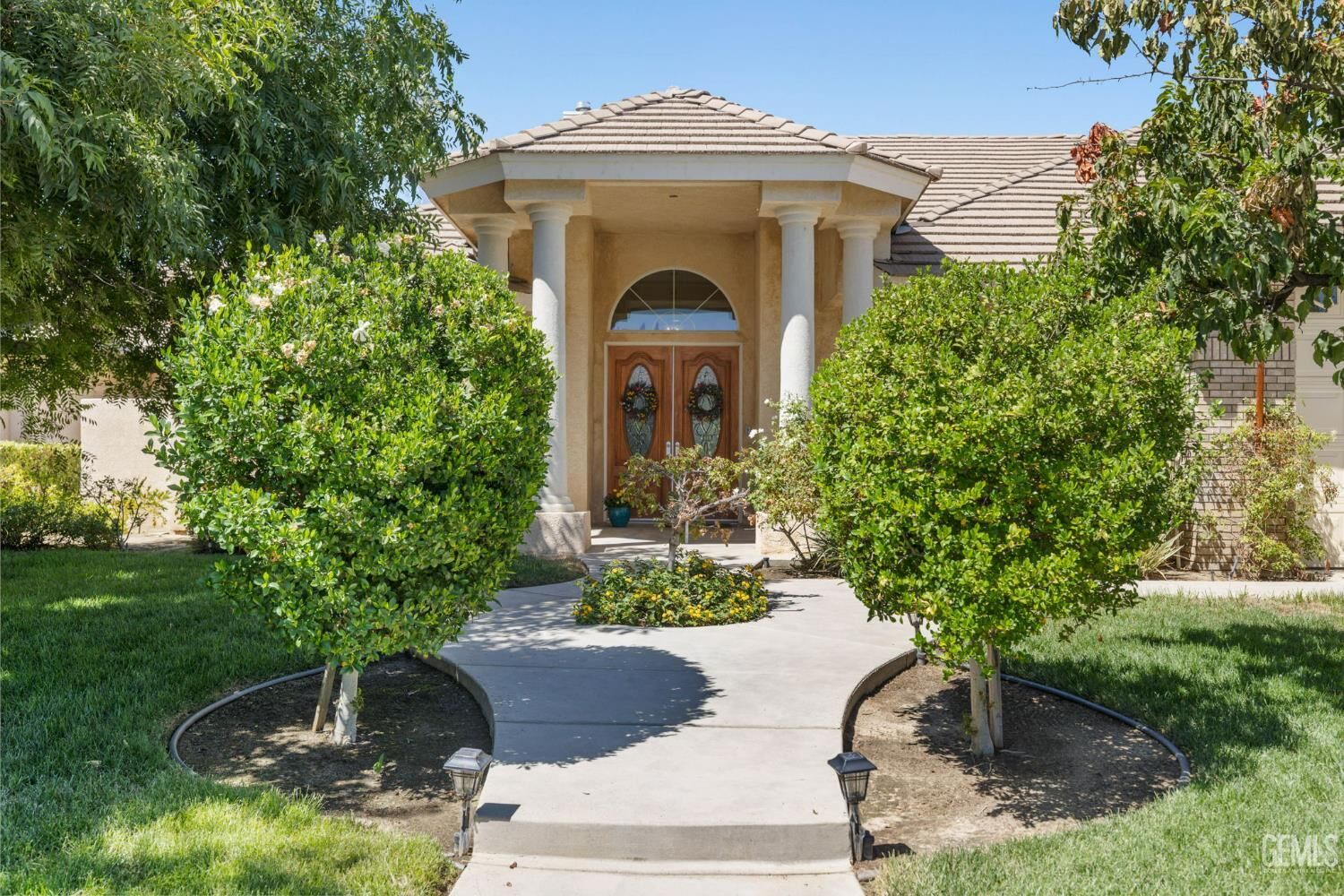 Property Photo: 13946 Santa Fe Court CA 93314
