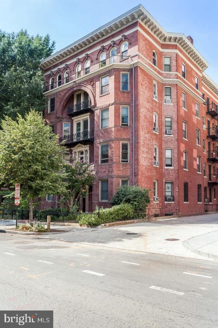 Property Photo:  1419 R Street NW 33  DC 20009 