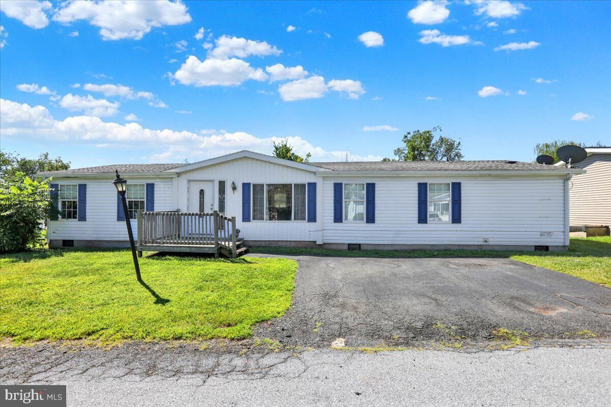 Property Photo: 424 Cedar Lane PA 19508