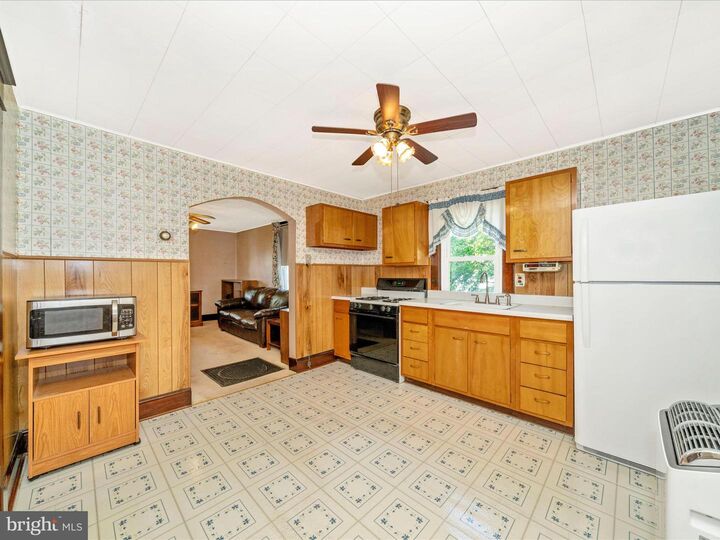 Property Photo: 7 W B Street MD 21716