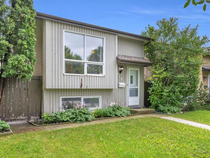Property Photo: 940 Kildare Avenue East MB R2C 5B7