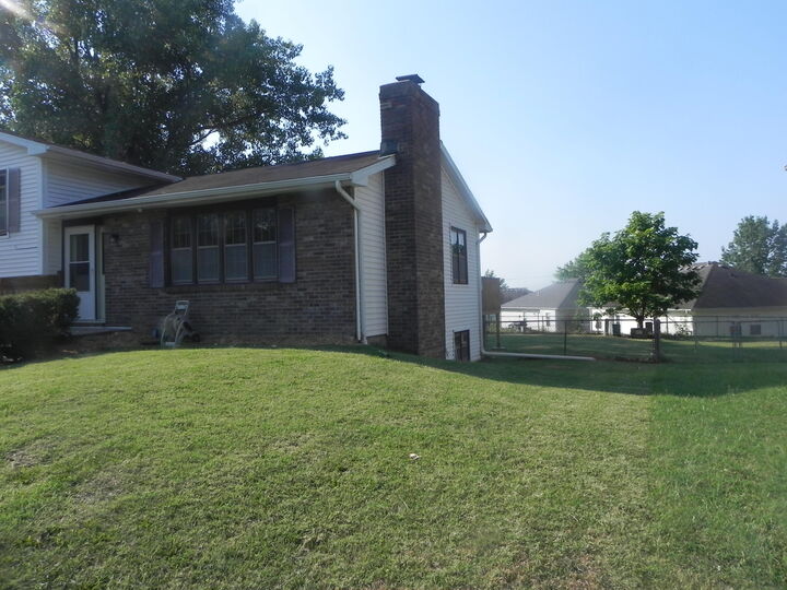Property Photo: 1760 E Eldorado Dr MO 65202