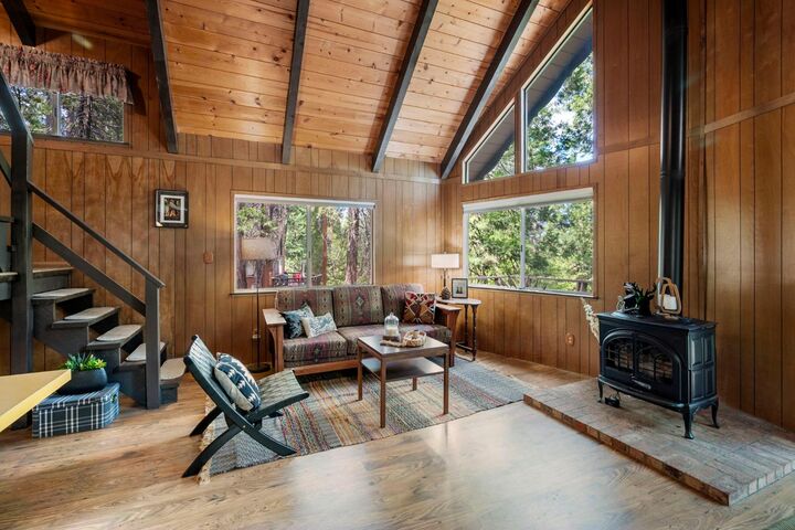 Property Photo: 1402 San Ramon Drive CA 95223
