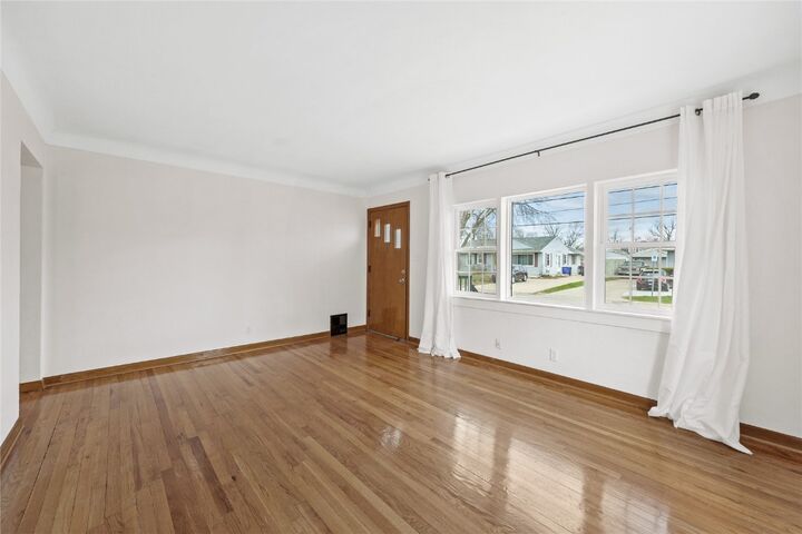 Property Photo:  1231 Center Street  IA 52402 