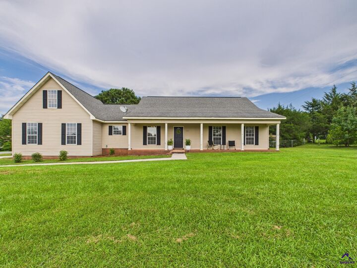 Property Photo:  100 Athena Terrace  GA 31088-6400 