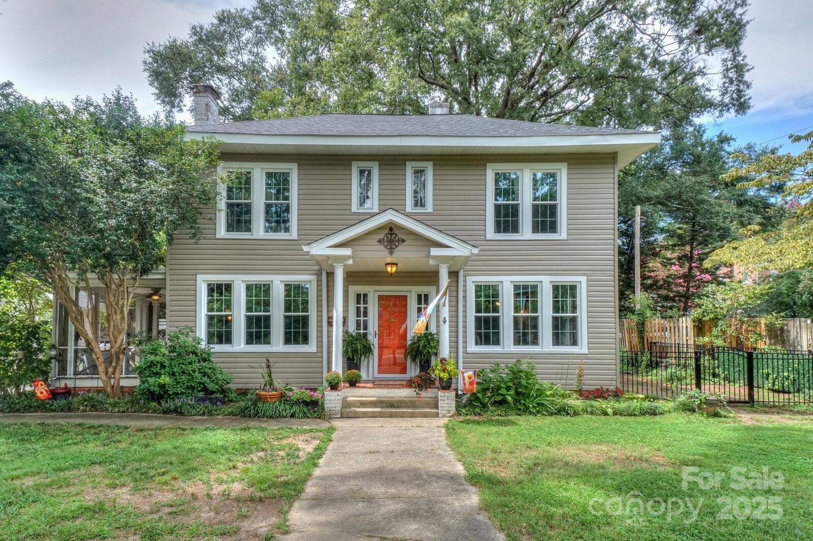 Property Photo: 613 S York Street NC 28052