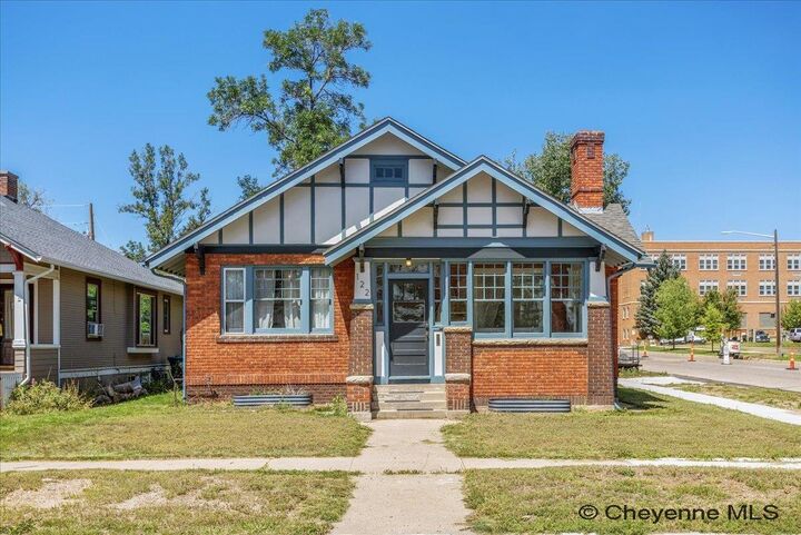 Property Photo:  122 E 27th St  WY 82001 
