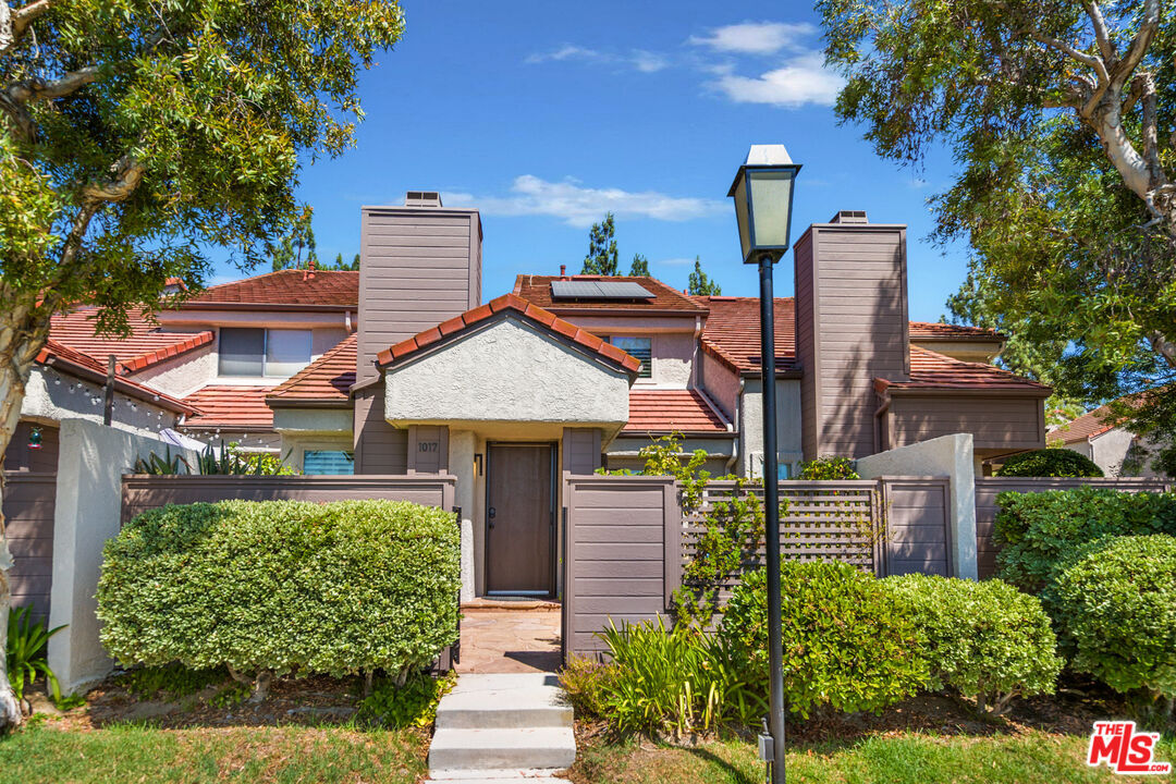 Property Photo: 1017 Via Colinas CA 91362