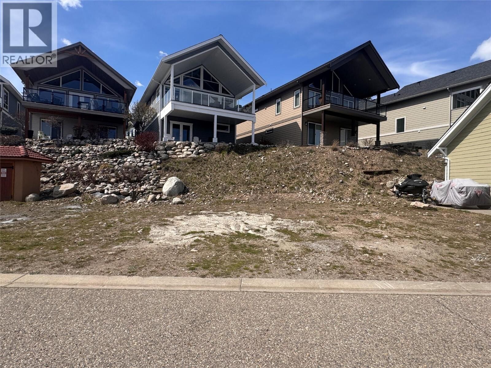 Photo de la propriété: 6995 Terazona Drive BC V1Z 3V9