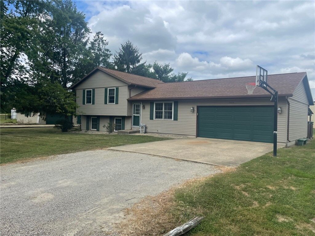 Property Photo:  2872 E Empire Drive  IL 62411 