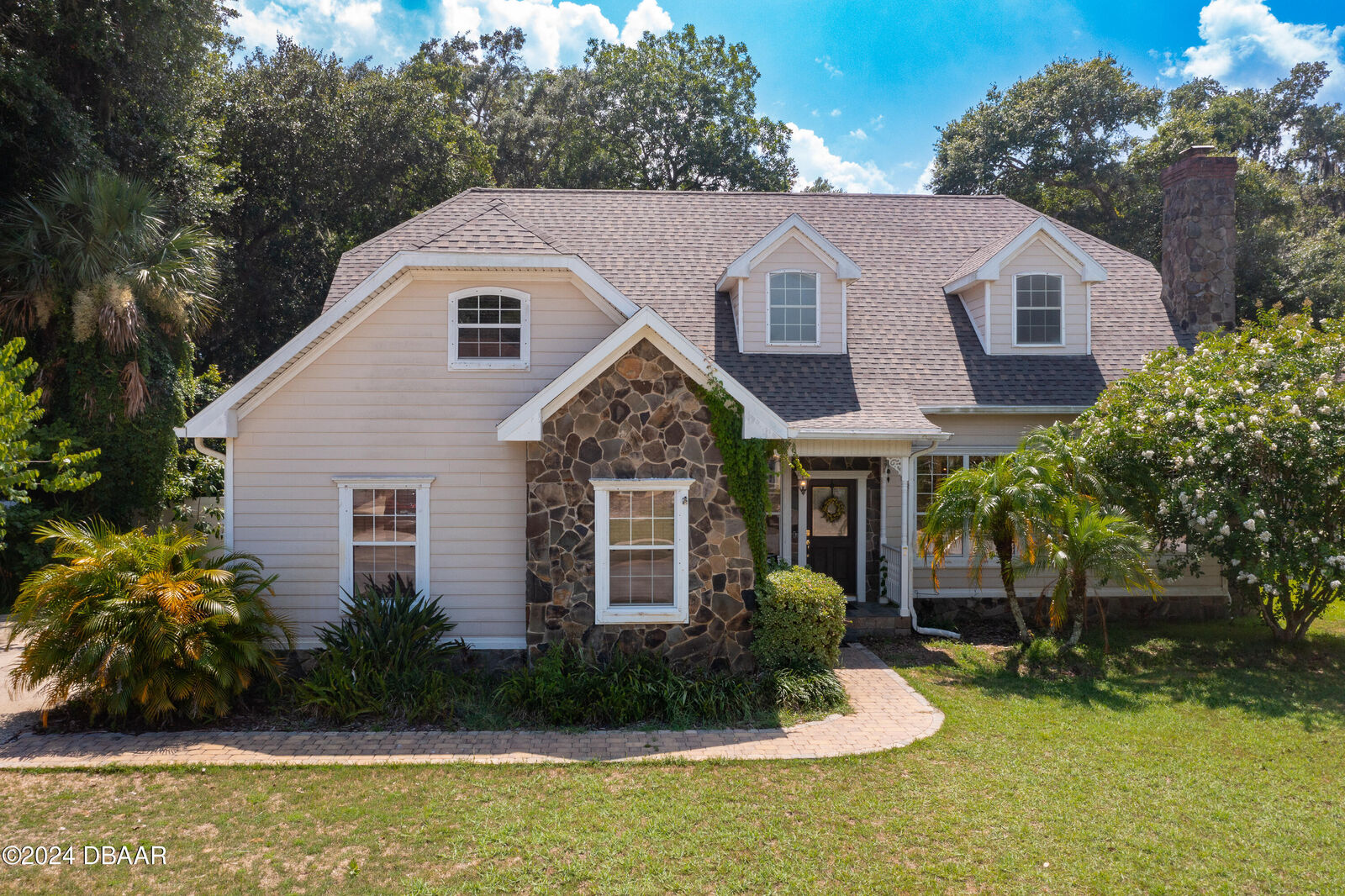 Property Photo: 7 Whitehall Court FL 32136