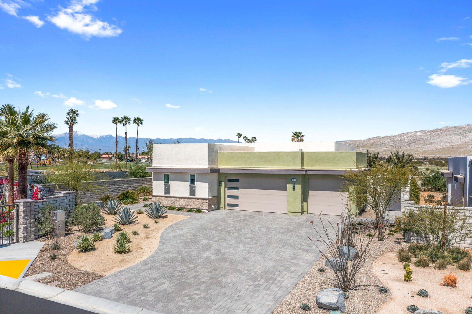 Property Photo: 2 Iridium Way CA 92270