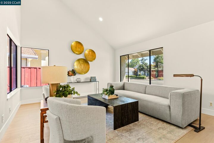 Property Photo:  32945 Regents Blvd  CA 94587 