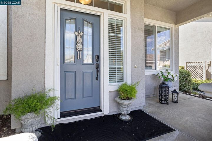 Property Photo: 124 Liberty Ln CA 94513