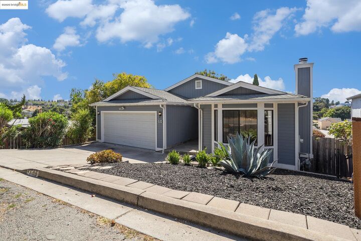 Property Photo: 532 Barnes Way CA 94572