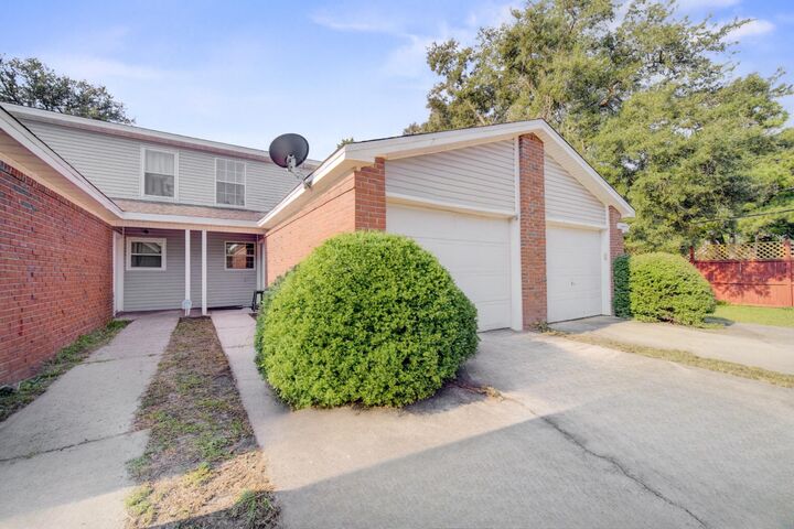 Property Photo: 2402 Winter Park Court FL 32547