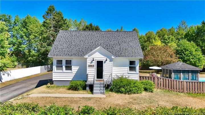 Property Photo:  1065 Bayview  NB E2A 5W5 