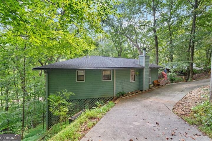 Property Photo: 816 Mulligan Way GA 30143