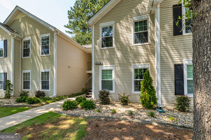 Property Photo: 306 Ridgefield Drive GA 30269