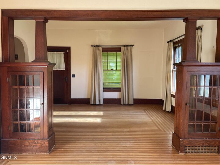 Property Photo:  812 4th Street N  ND 58421 