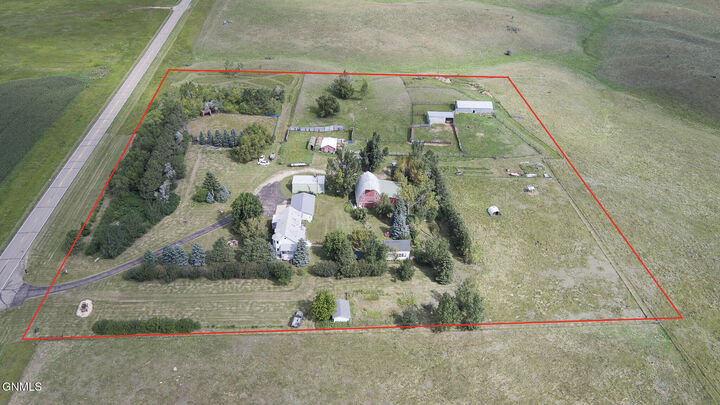 Property Photo: 2008 28th Avenue SW ND 58530