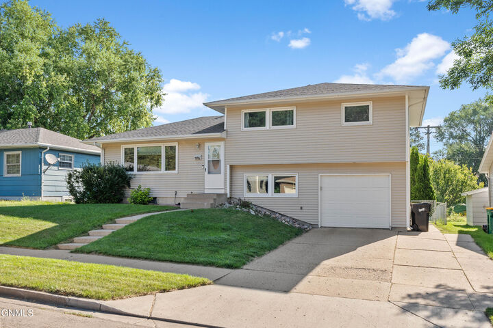 1805 Marian Drive  Bismarck ND 58501 photo