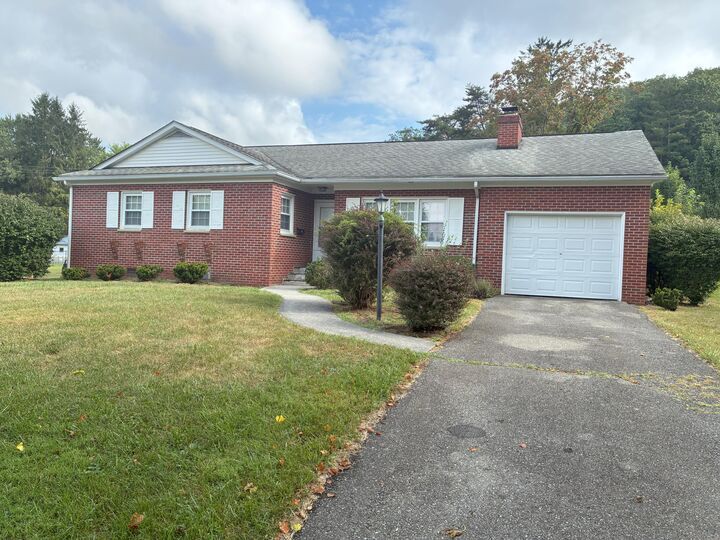 Property Photo:  348 Rowan Rd  WV 24986 