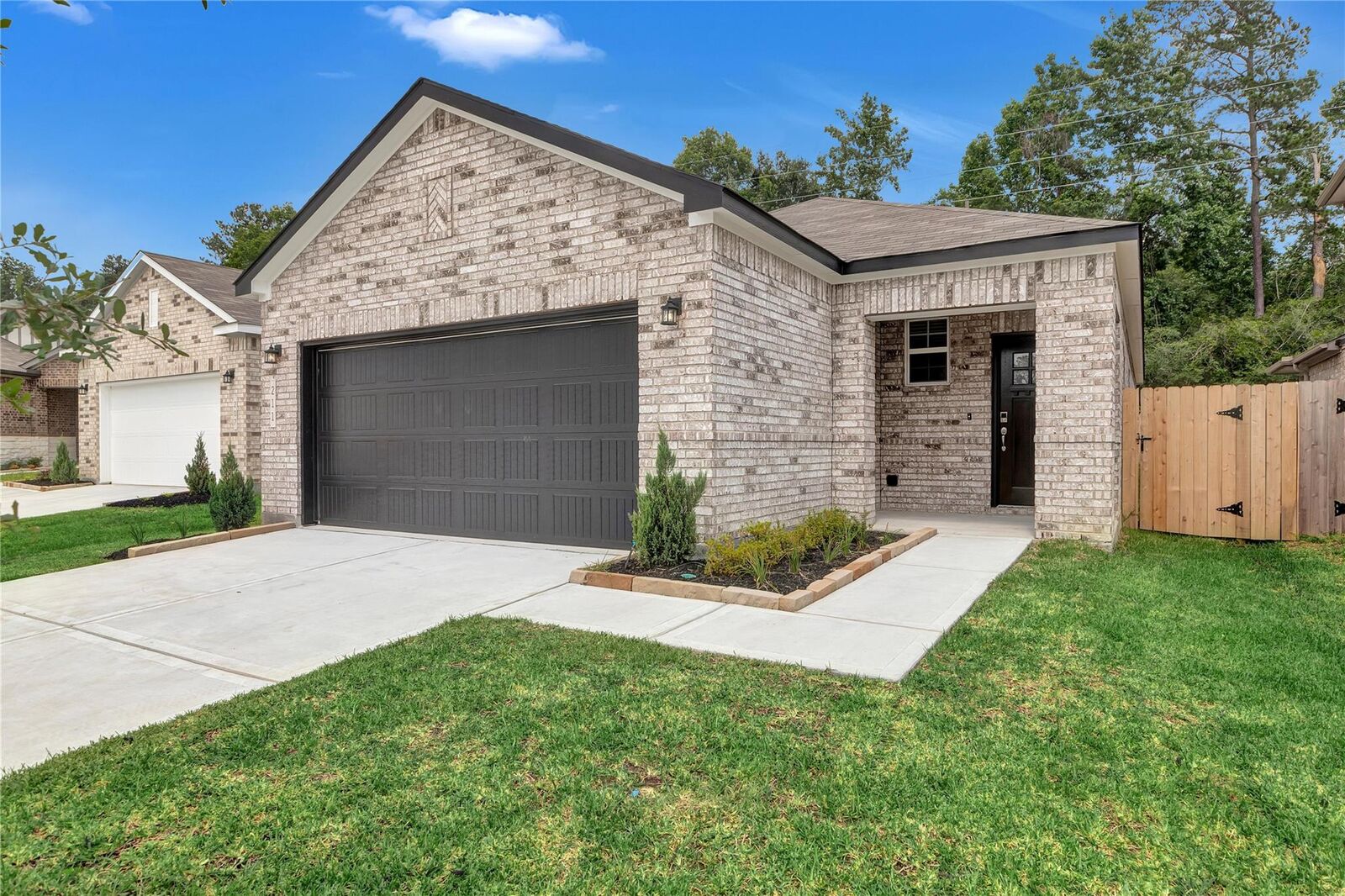 Property Photo: 211 Intrepid Trail TX 77354