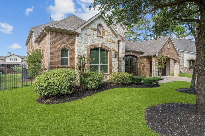 Property Photo: 35 N Beech Springs Drive TX 77389