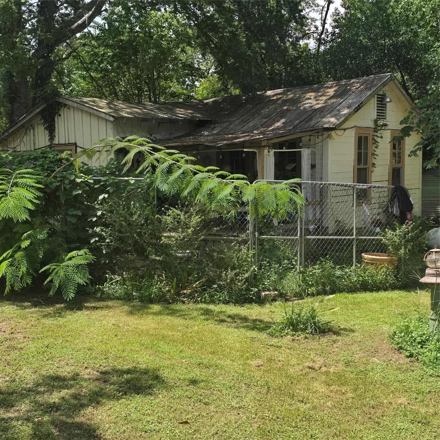 Property Photo: 502 Elwood Avenue TX 77327