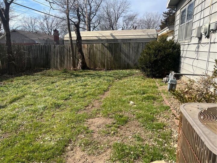 Property Photo:  1009 W Oak Street  KS 67301 