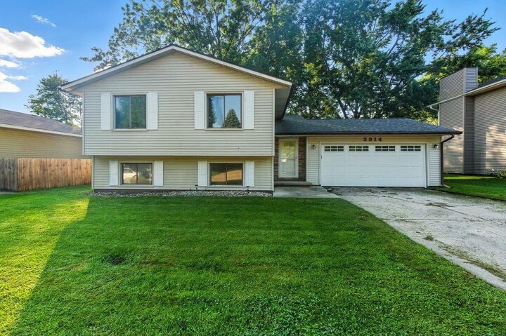 3914 Heritage Road  Cedar Falls IA 50613 photo