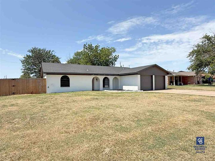 Property Photo:  1715 SE Indiana Ave  OK 73501 