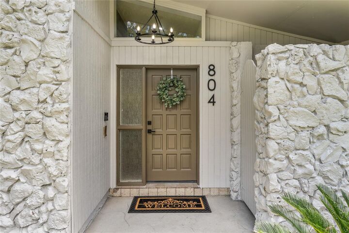 Property Photo:  804 S Sweetwater Boulevard  FL 32779 