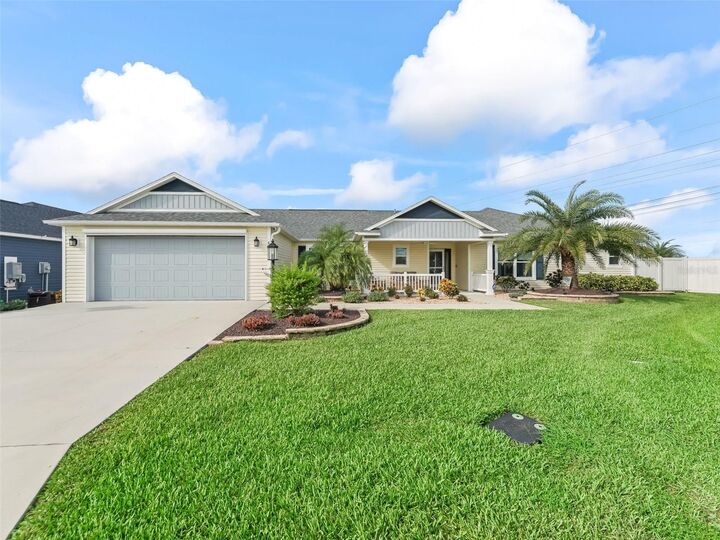 Property Photo: 6222 Dingman Way FL 32163