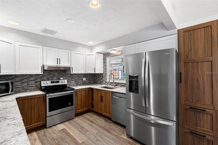 Property Photo: 4210 25th Avenue N FL 33713