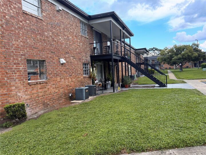 Property Photo: 5325 Curry Ford Road G202 FL 32812