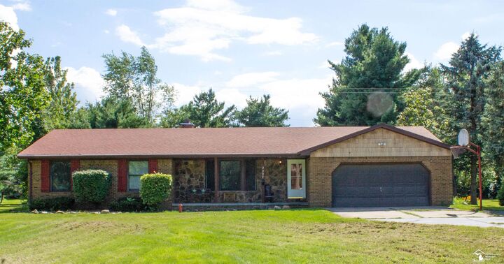 Property Photo:  3227 Bluebush Road  MI 48162 
