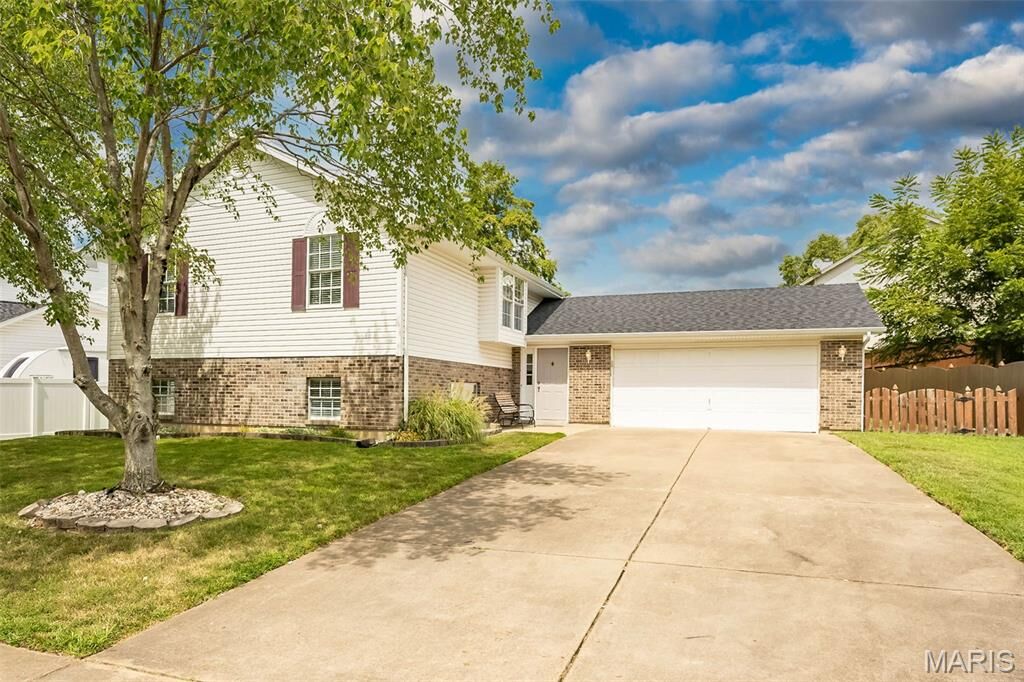 Property Photo: 2109 Graystone Drive MO 63303