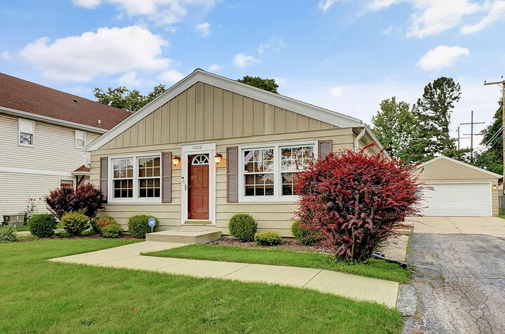 10028 W Courtland Ave  Wauwatosa WI 53225 photo