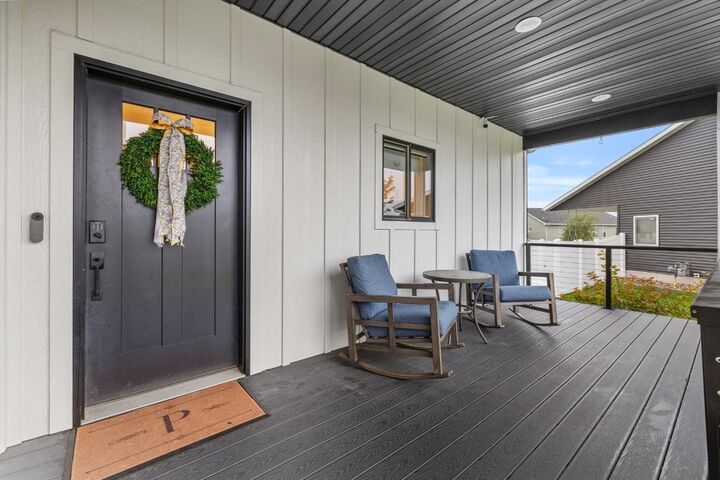 Property Photo:  1620 Woodlands Way SE  ND 58701 