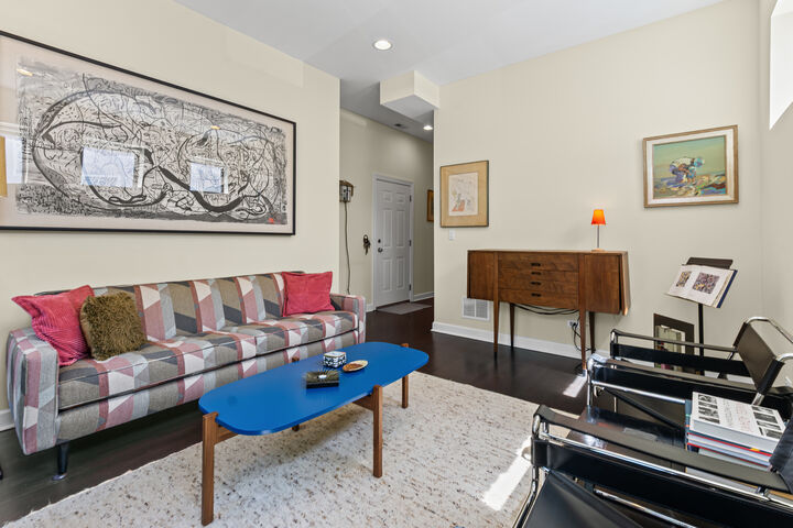 Property Photo: 4911 N Kenmore Avenue 1S IL 60640