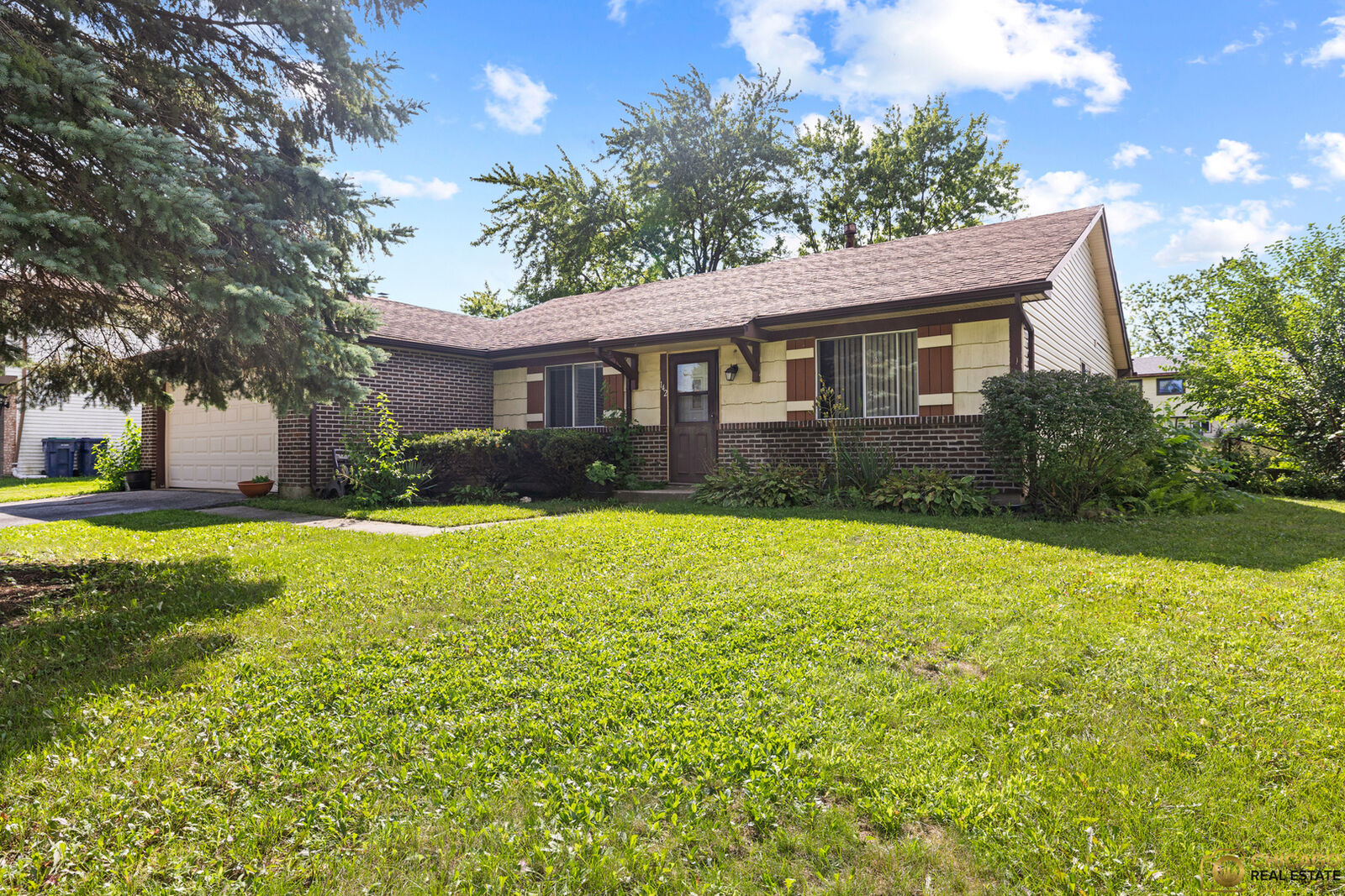 Property Photo:  142 Cloverleaf Road  IL 60443 