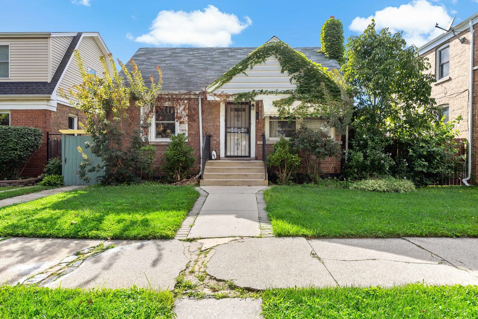 Property Photo:  5050 S Lavergne Avenue  IL 60638 